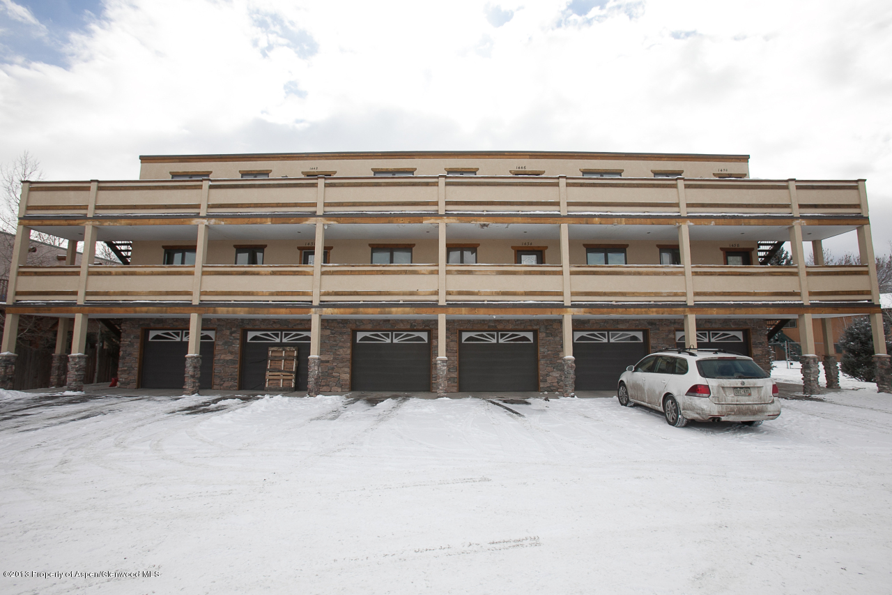 1438 Main St # 3