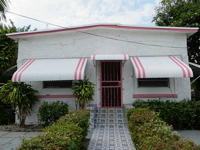 7636 NW 6 CT