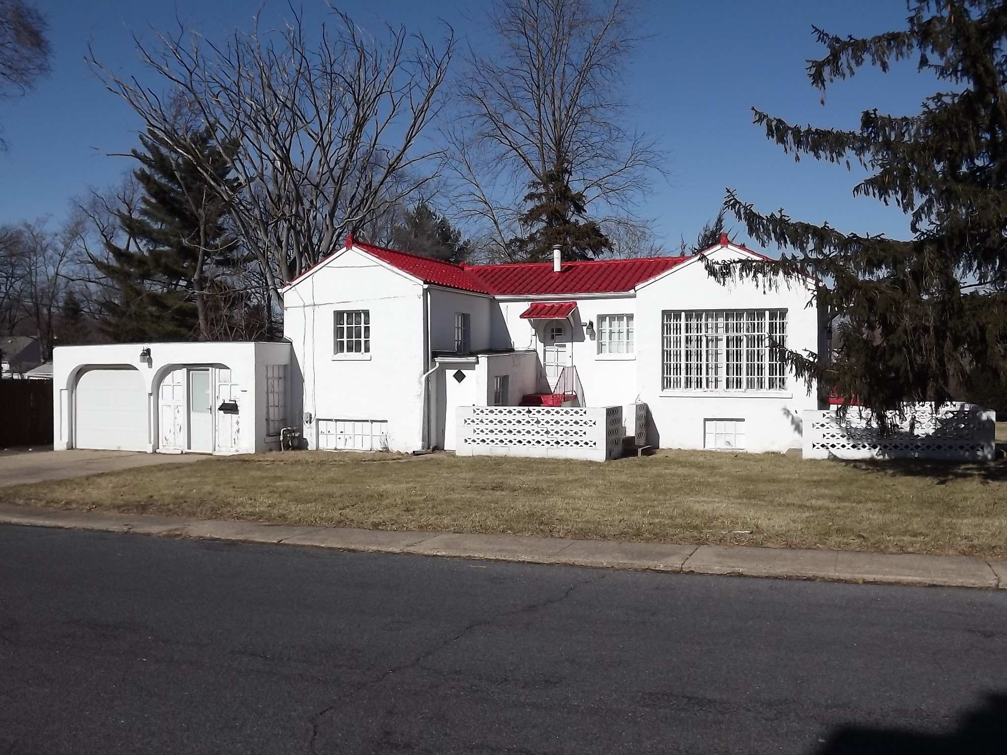 2401 N Elmwood Ave