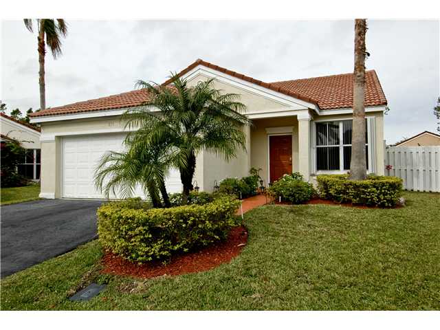 835 CHIMNEY ROCK RD