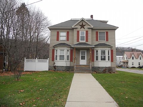 1229 Main St