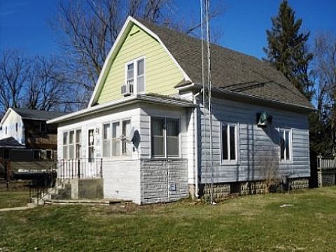 407 Everett St