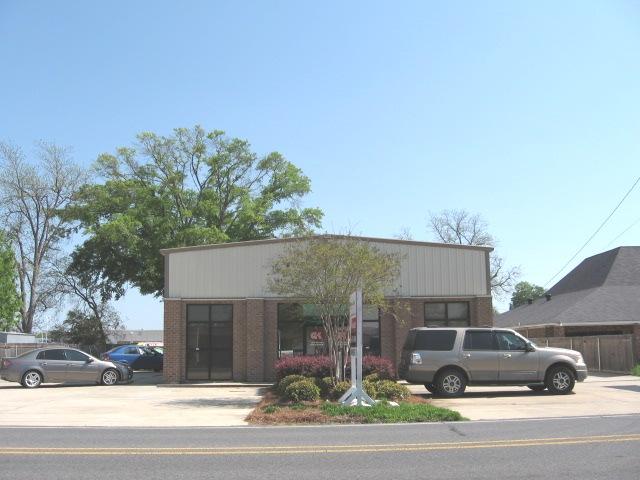 2004 Roselawn Ave