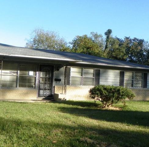 233 Hampton Ln
