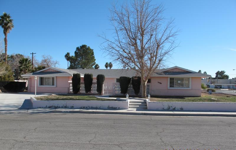 3198 Camel Back Dr