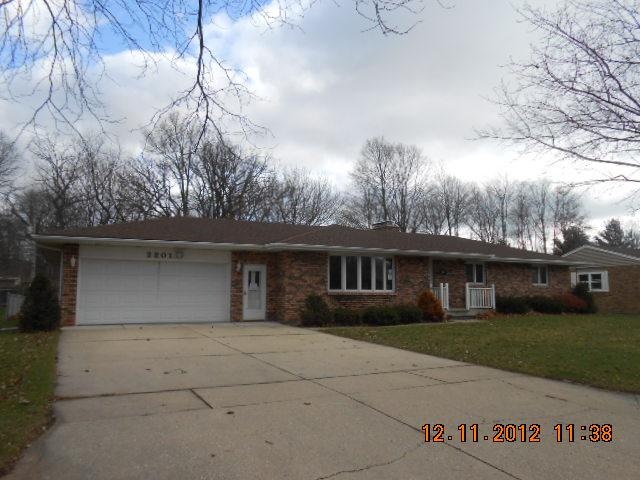 2201 Lee Ln N