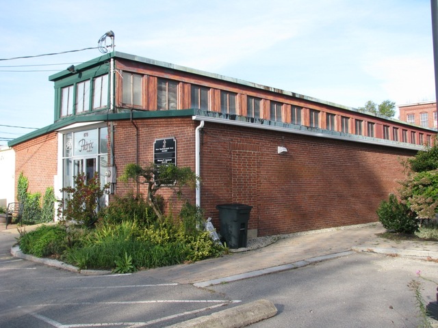 875 Islington St