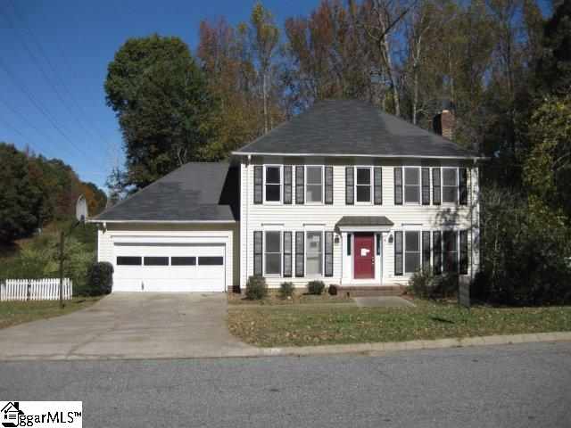 208 Hunters Woods Dr