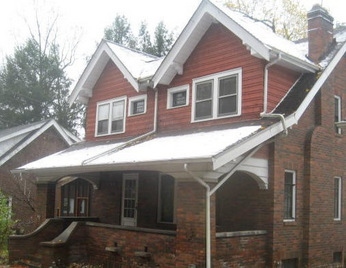 1121 Forest Court