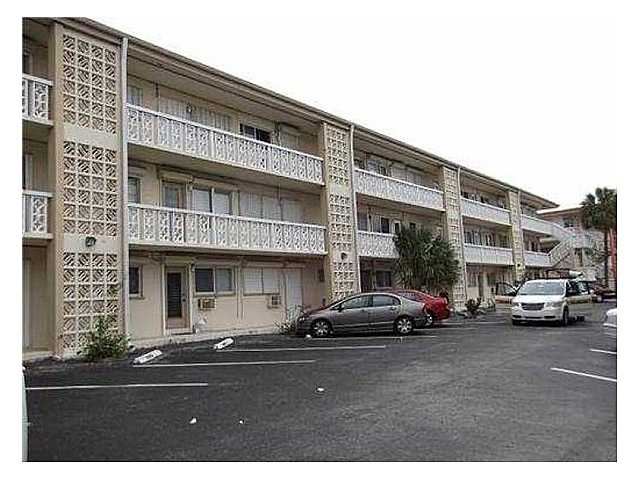 455 GOLDEN ISLES DR # 303