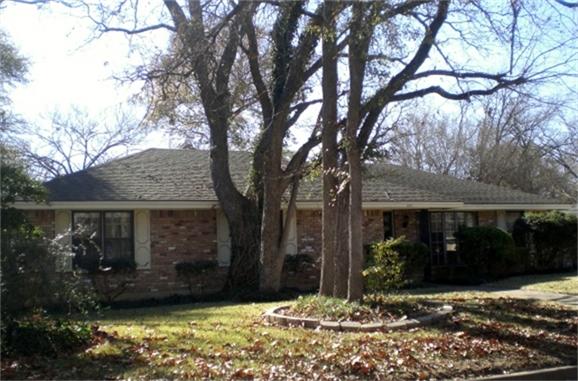 2413 Sherwood Dr