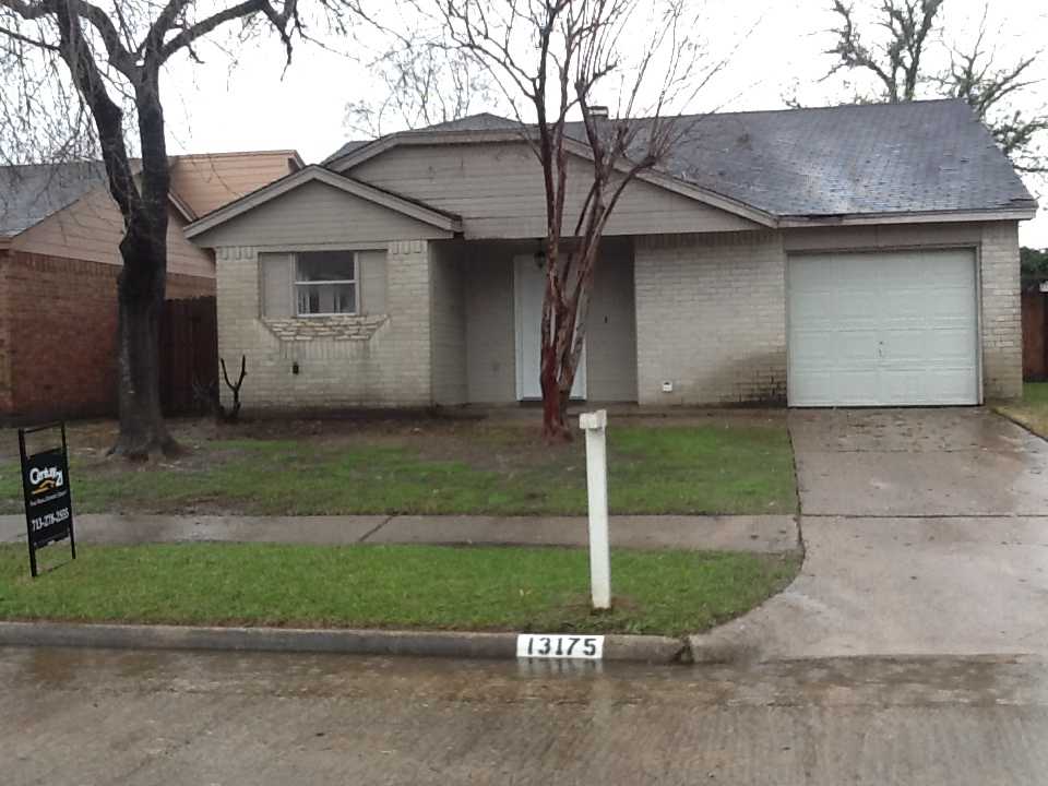 13175 Pebblewalk Cir