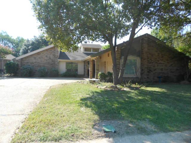 10038 Woodlake Dr