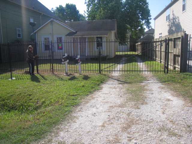904 W 25th St