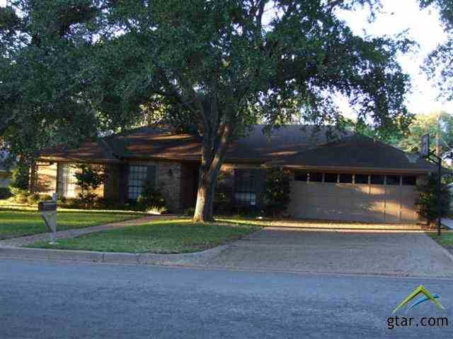 713 Carriage Dr