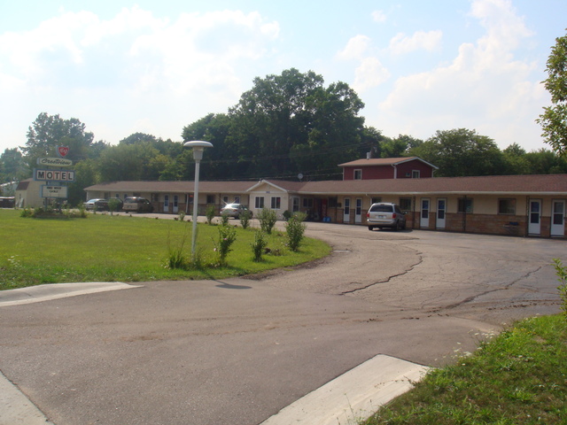 1865 Lansing Rd