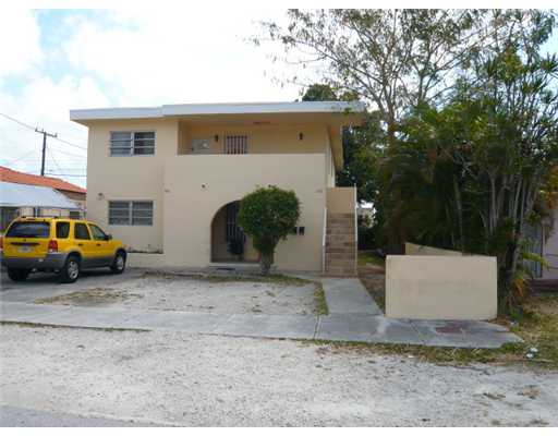 853 SW 29 CT