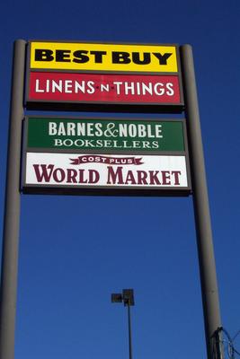 1601 Westbank Expressway