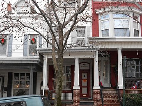 1211 Oley St