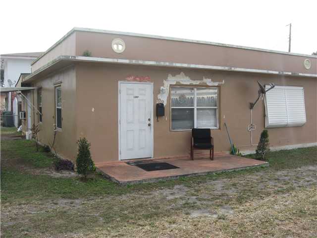 2061 E 8 AV