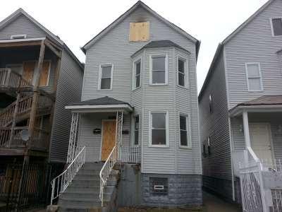 8733 S Escanaba Ave