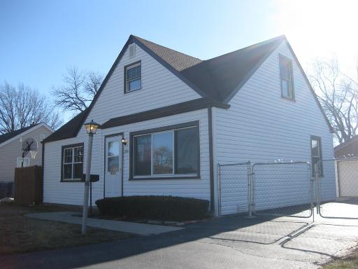 265 E Dickens Ave