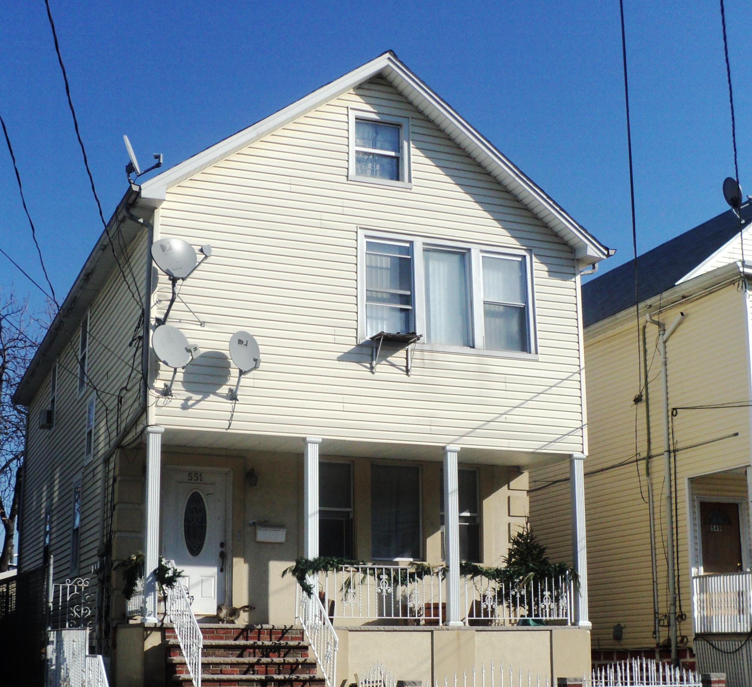 551 Bond St