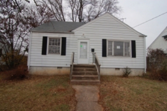 2708 Cornell Dr NW