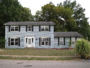 2702 Hampton Dr