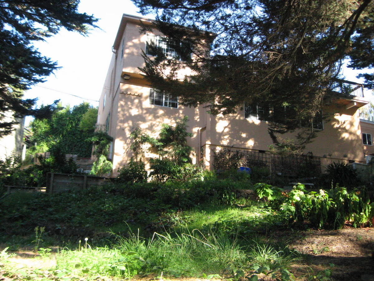 2405 Monterey Blvd