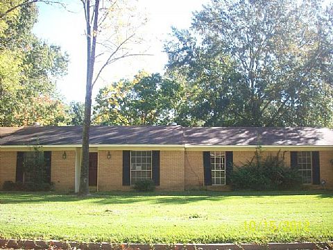 901 Live Oak Dr
