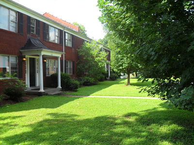208, 216 Chenoweth Lane 3829-3833 Chenoweth Court