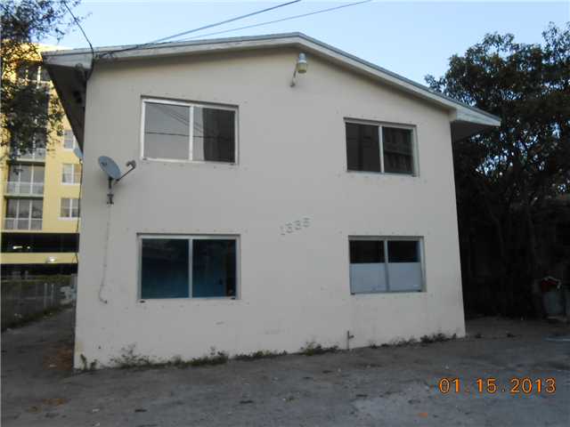 1335 NW 9 AV