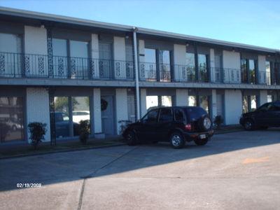 2901 Ridgelake Drive, Suite 213