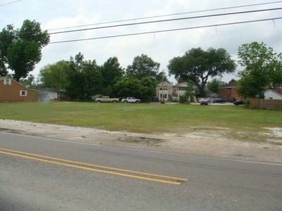 2565 Metairie Rd.
