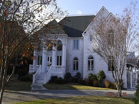 303 Lakepoint Dr