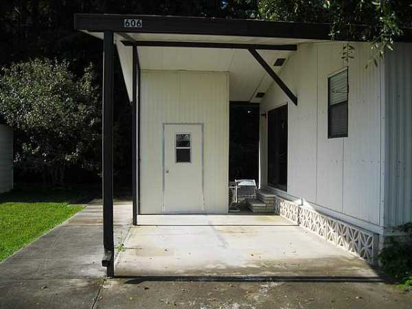 606 Oak Blvd