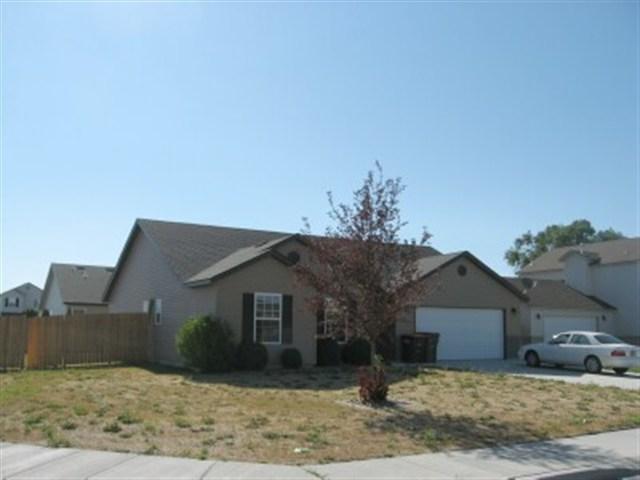 646 Castlewood Dr