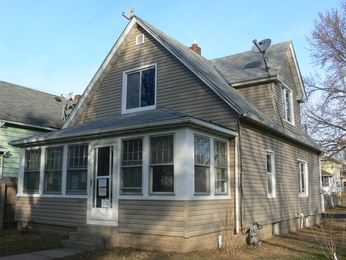 595 Rose Ave E