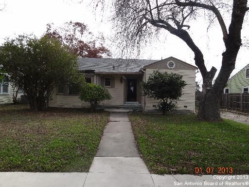 2040 W Mistletoe Ave