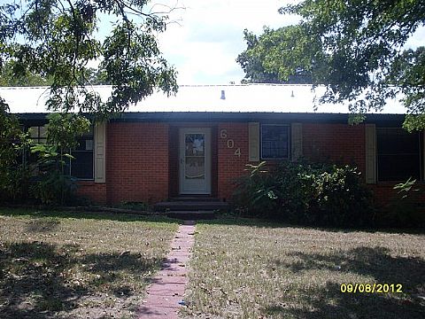 604 E Main St