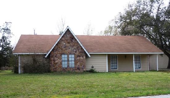 1303 Wisteria Lane