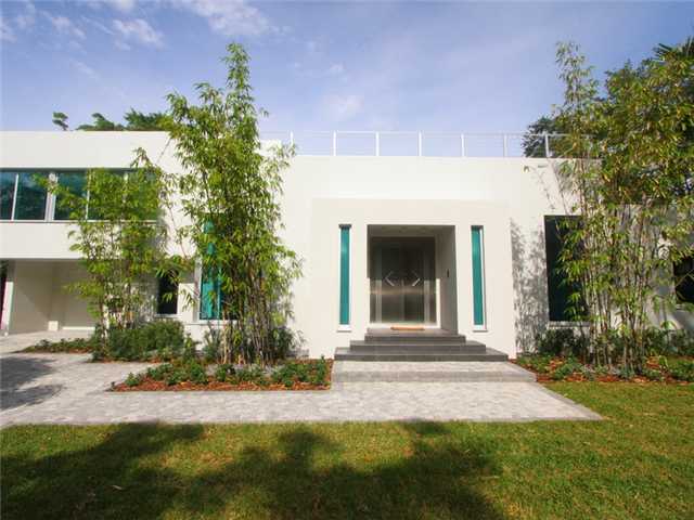 3855 POINCIANA AV