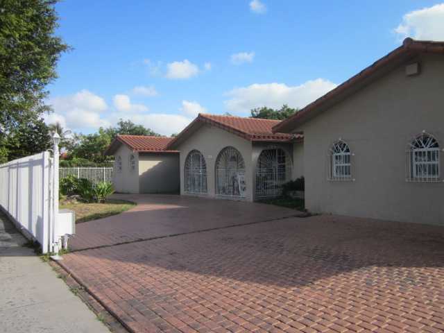 2821 SW 100 AV