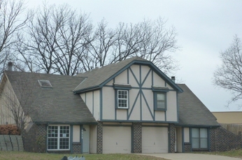 9529 W 77th Ter
