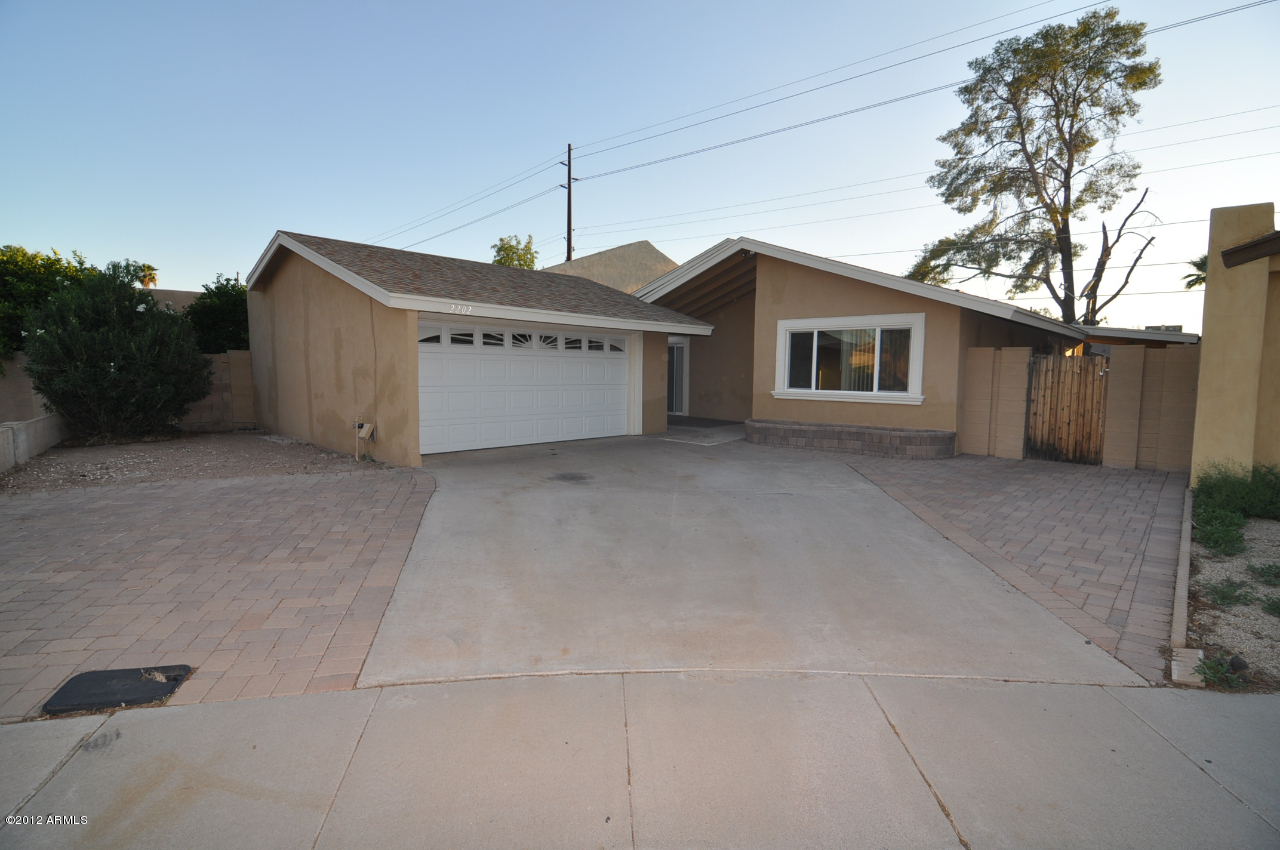 2202 N 87th Way