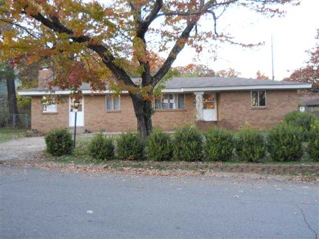 306 Pickwick Ln