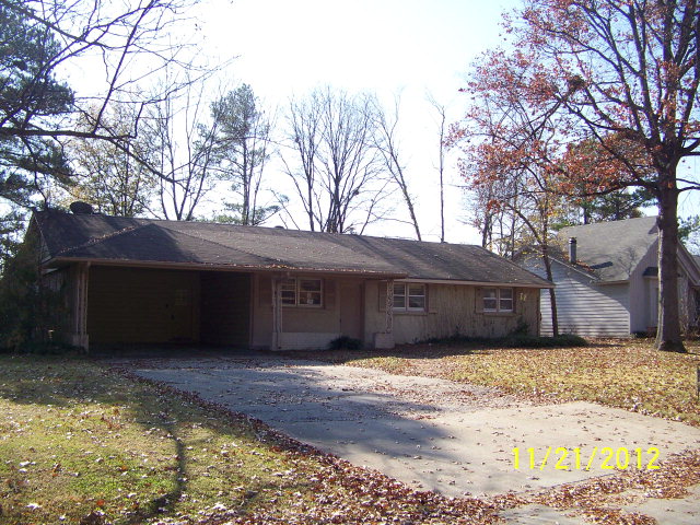704 W Barton Ave
