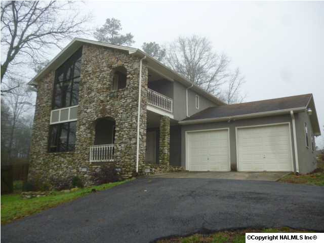 889 Skyhaven Dr