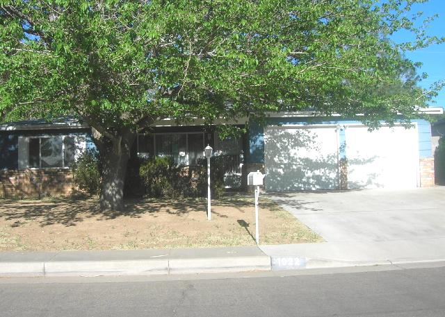 1922 Adonis Court NE